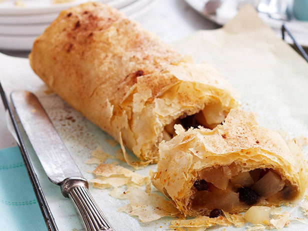 Яблочный штрудель с пеканом и изюмом